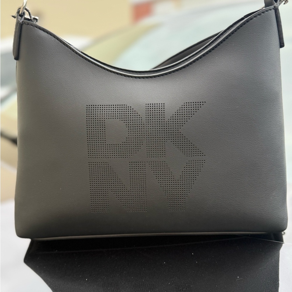 DKNY Elegant Black Shoulder Bag